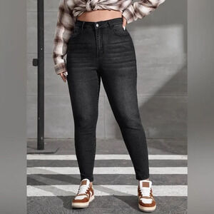 Shein black skinny jeans‎